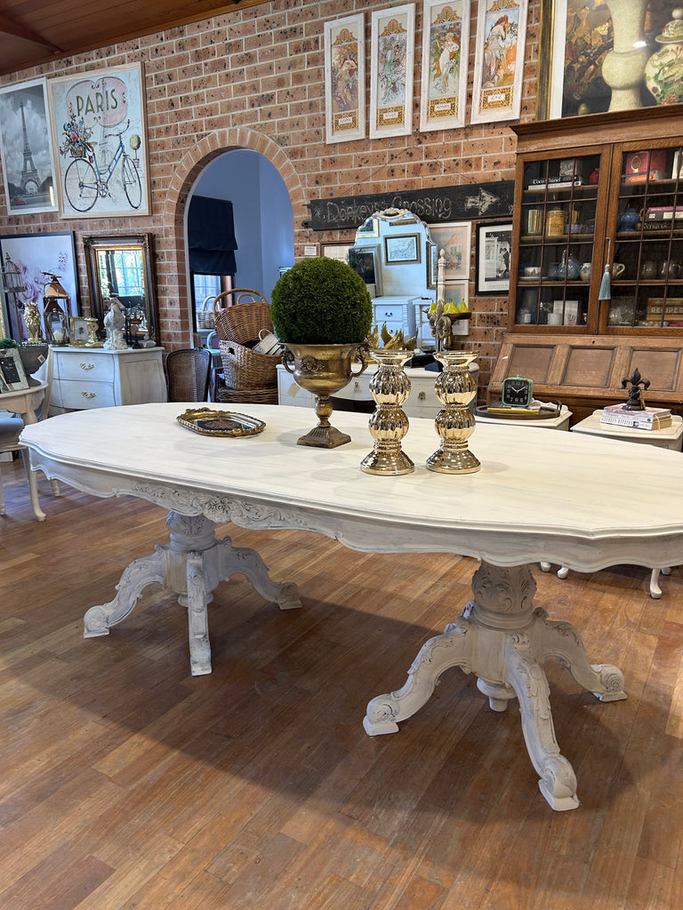 Vintage 8 seater French Provincial style dining table