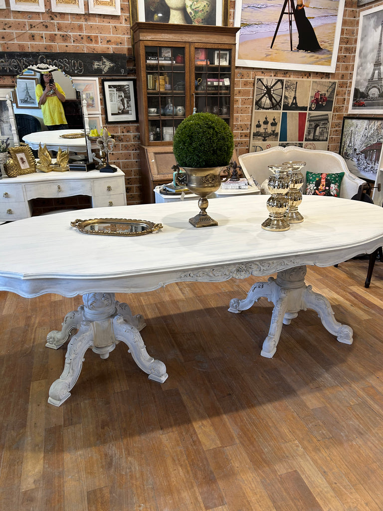 Vintage 8 seater French Provincial style dining table