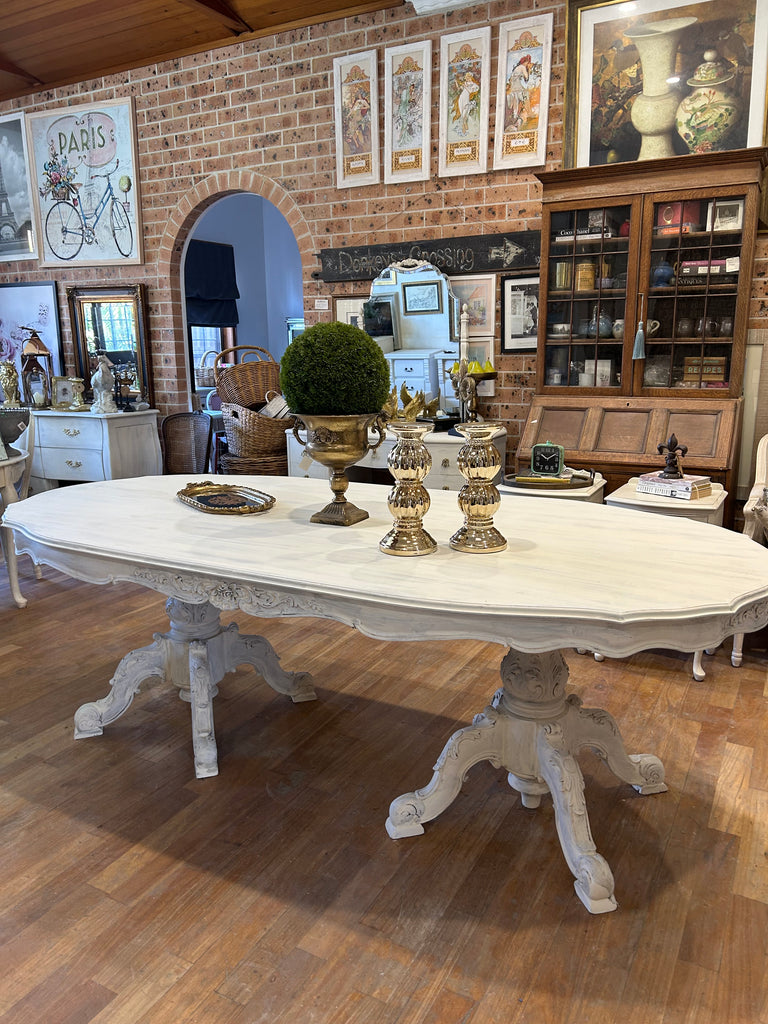 Vintage 8 seater French Provincial style dining table