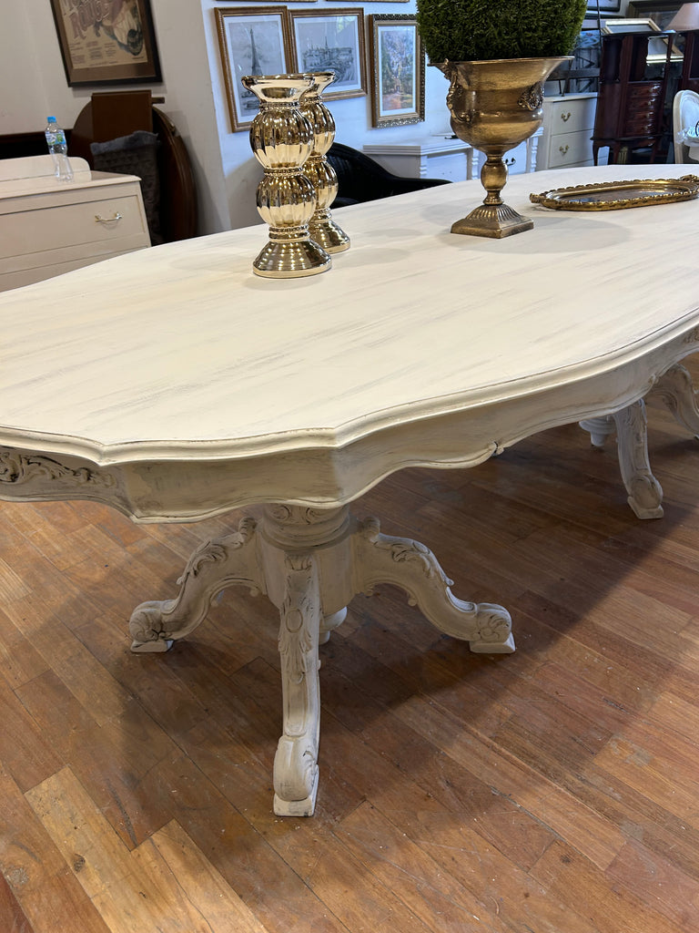 Vintage 8 seater French Provincial style dining table